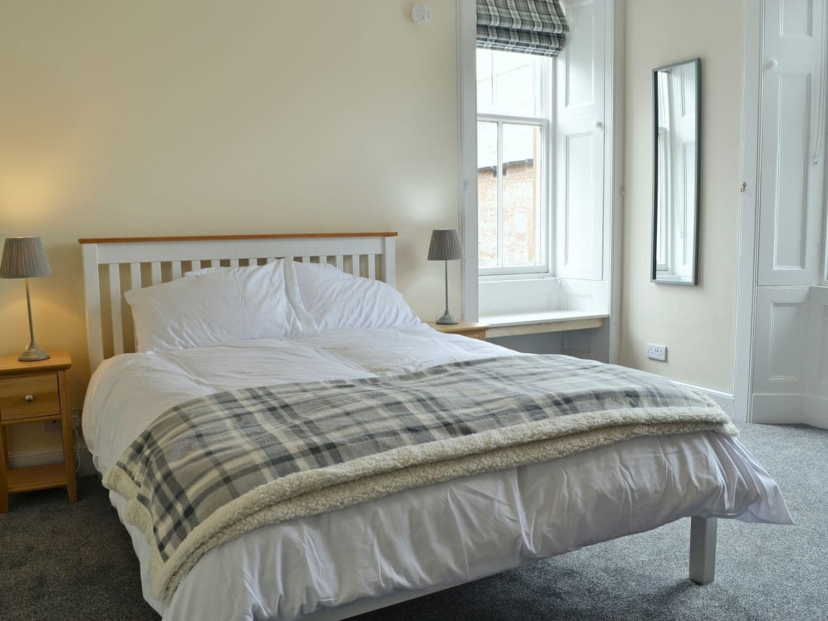 Inviting double bedroom | Halleaths Home Farm, Lochmaben