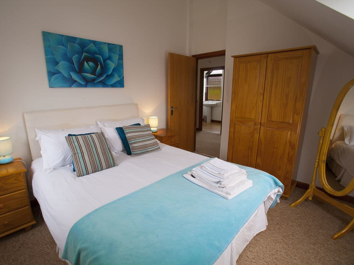 Double bedroom | Kingfisher - Calbourne Water Mill Eco-houses, Calbourne
