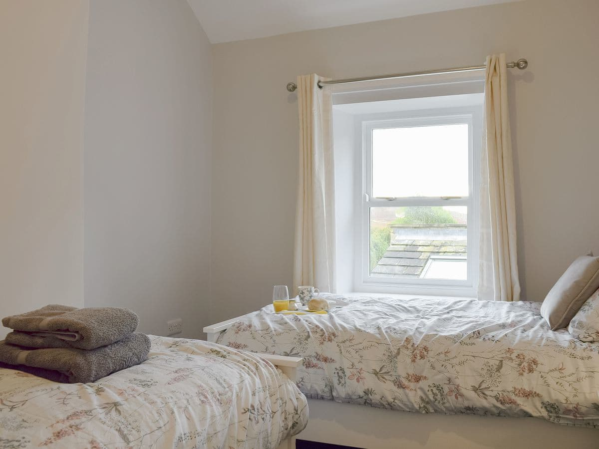 Comfy twin bedroom | Weavers Cottage, Eldwick, near Bingley
