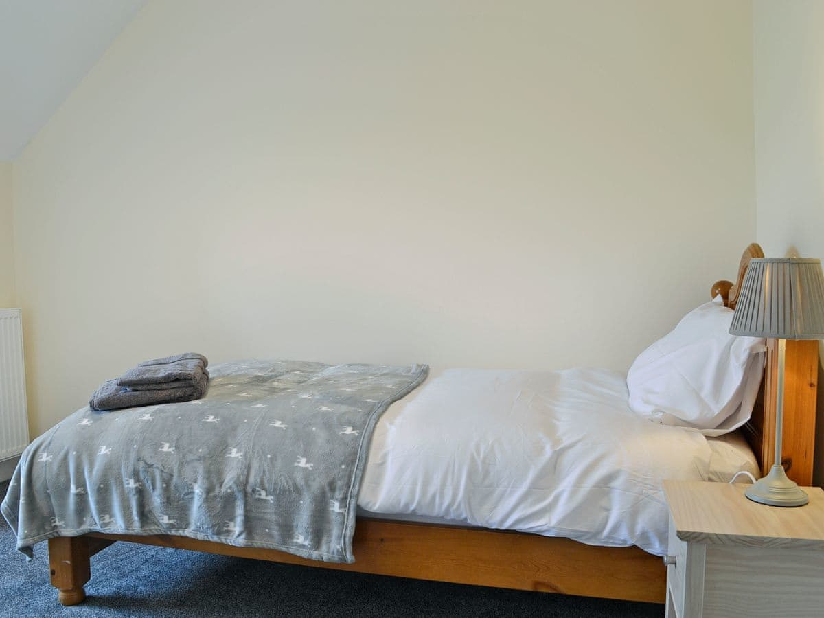 Comfy single bedroom | Halleaths Home Farm, Lochmaben