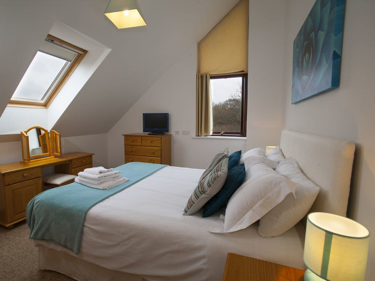 Double bedroom | Kingfisher - Calbourne Water Mill Eco-houses, Calbourne
