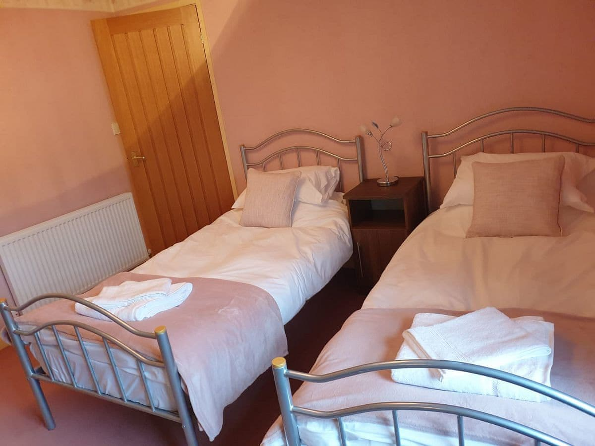 Twin bedroom | Kings Terrace, Brough, near Kirkby Stephen