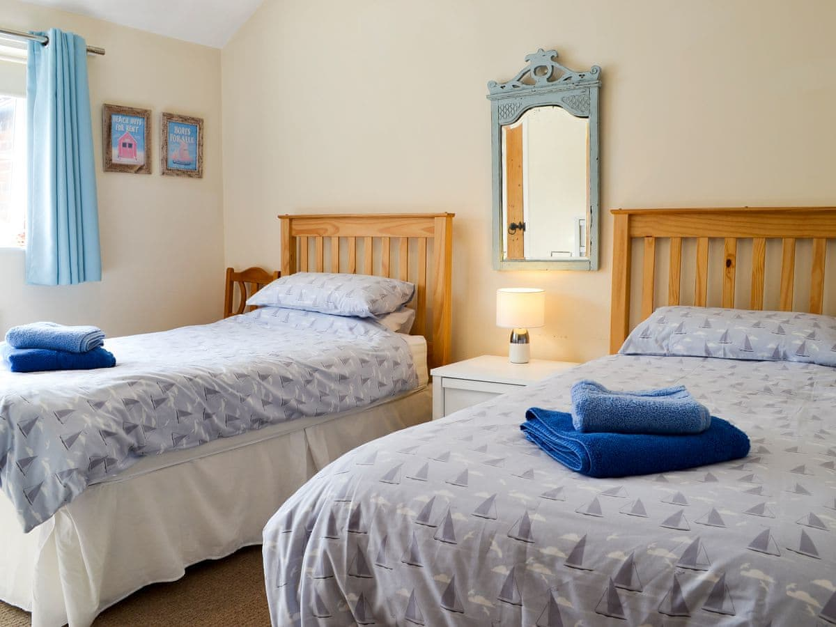 Twin bedroom | The Old Coach House, Cromer